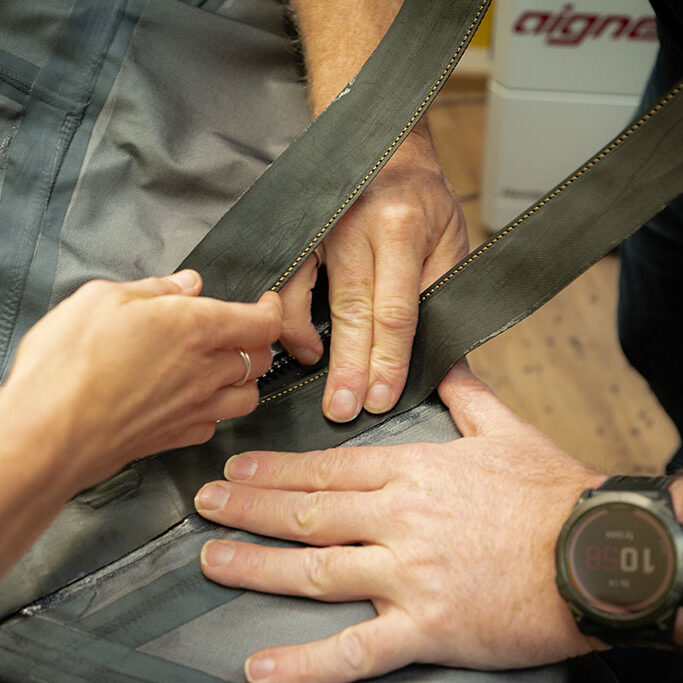 Trockentauchanzug Reissverschluss reparieren