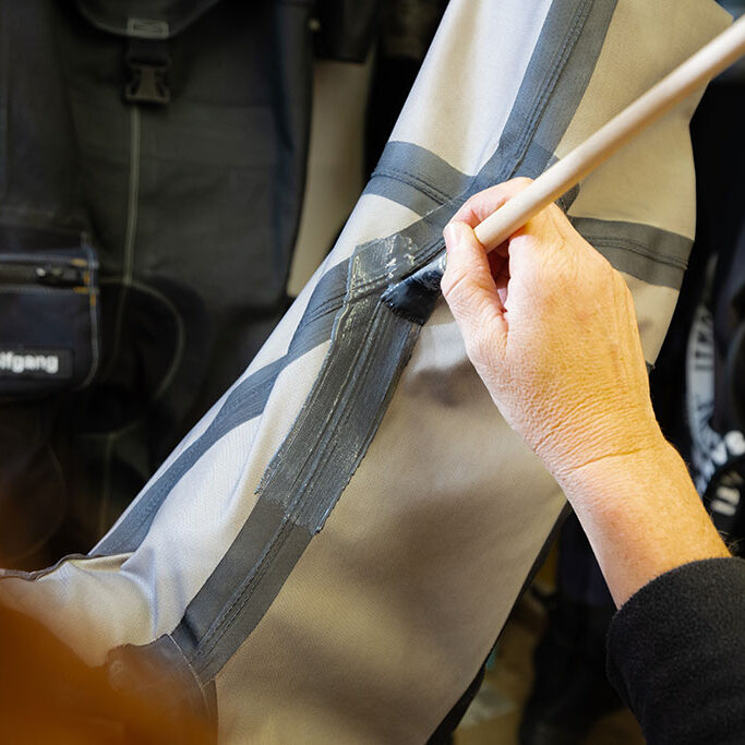 Trockentauchanzug Nähte abdichten